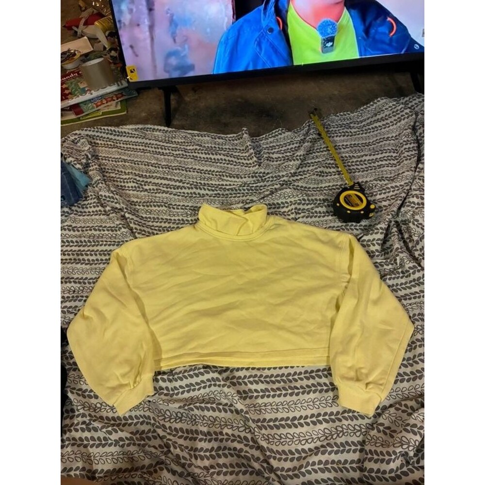 Girl’s H&M Yellow Sweater Size 8/10